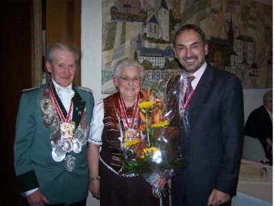 Schtzenknigspaar mit Brgermeister Wolfgang Henseler